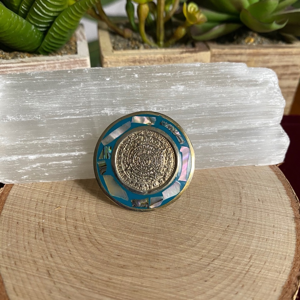 Vintage Alpaca Sun Brooch/Pin 💙🤍✨